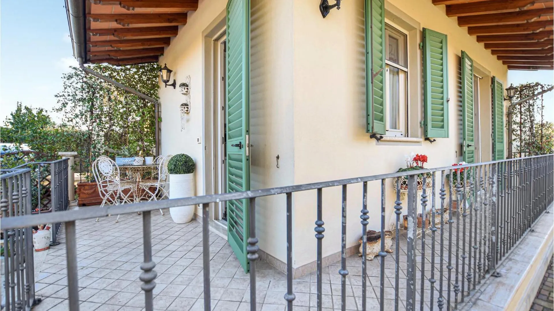 Gorgeous Apartment In Capezzano Pianore Italien